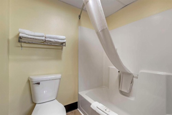 Quality Inn Indianola image 8